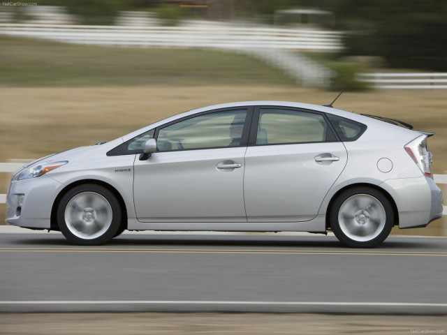 Toyota Prius фото