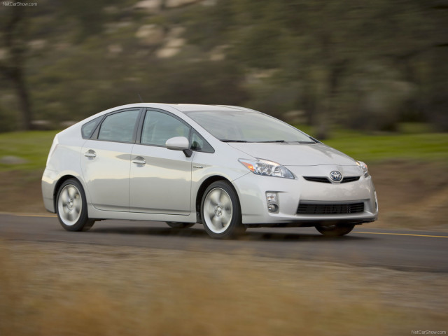 Toyota Prius фото