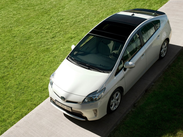 Toyota Prius фото