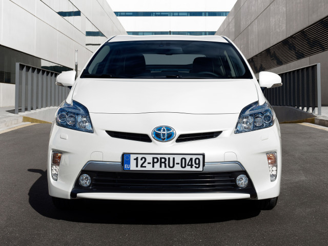 Toyota Prius фото