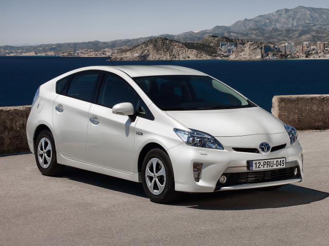 Toyota Prius фото