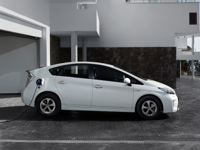 Toyota Prius фото