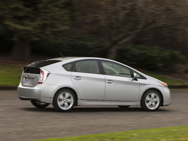 Toyota Prius фото