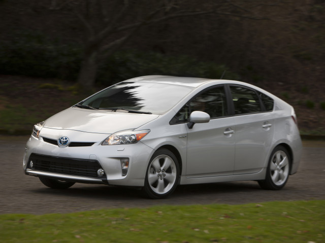 Toyota Prius фото