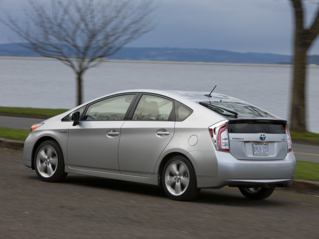 Toyota Prius фото