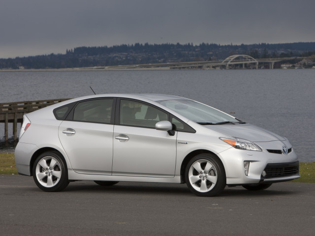 Toyota Prius фото