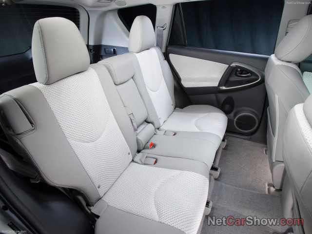 Toyota Rav 4 EV фото