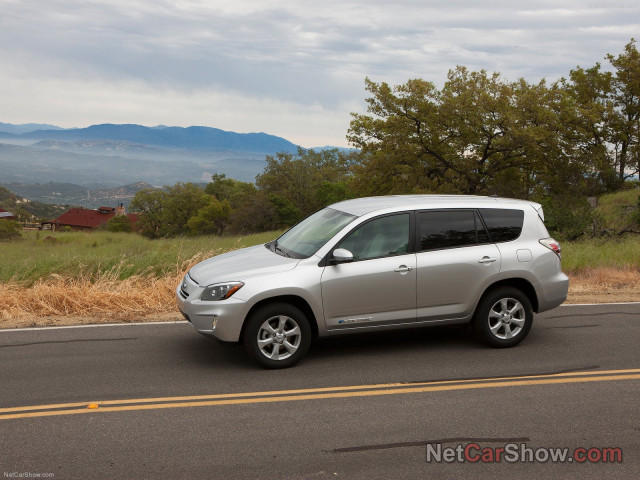 Toyota Rav 4 EV фото