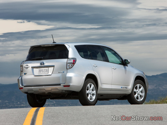 Toyota Rav 4 EV фото