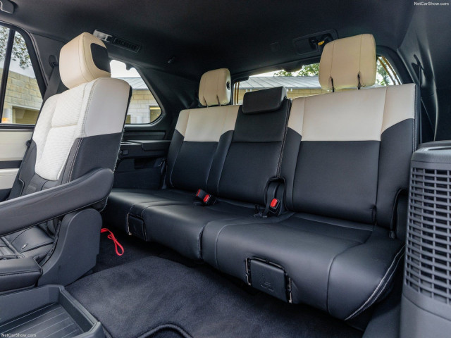 Toyota Sequoia фото