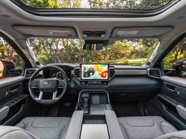 Toyota Sequoia фото