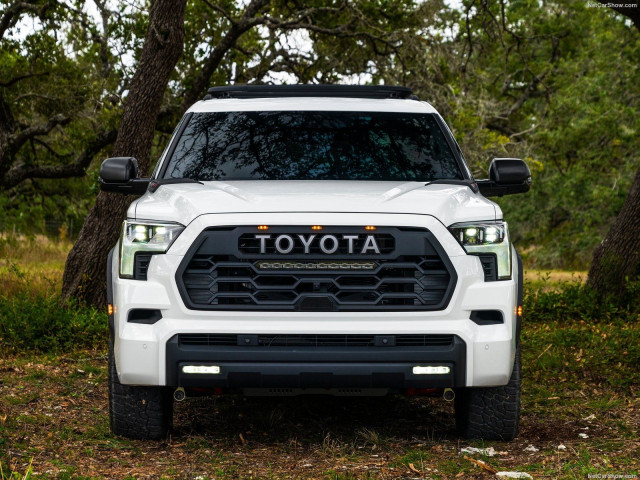 Toyota Sequoia фото