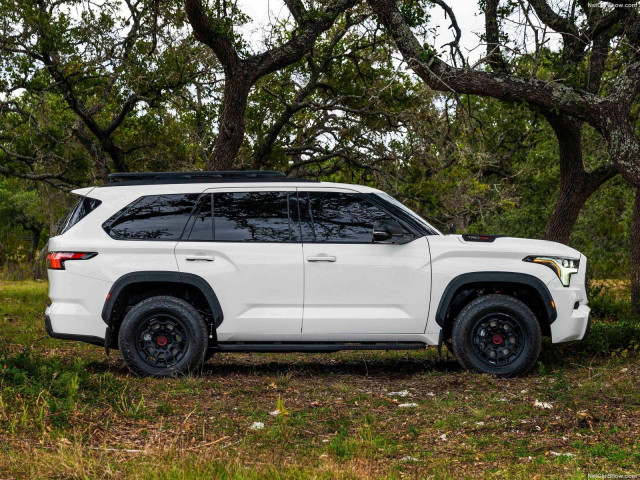 Toyota Sequoia фото
