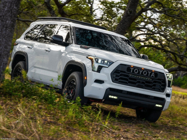Toyota Sequoia фото