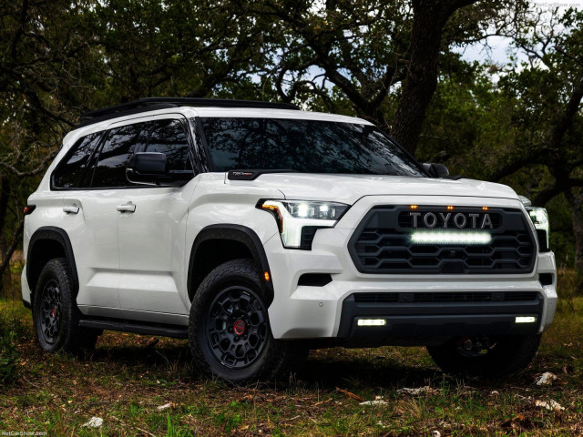 Toyota Sequoia фото
