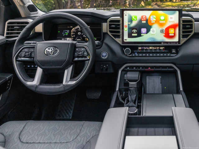 Toyota Sequoia фото
