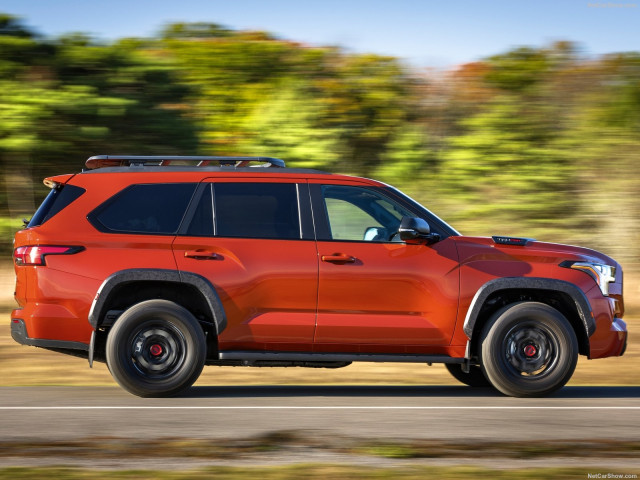 Toyota Sequoia фото
