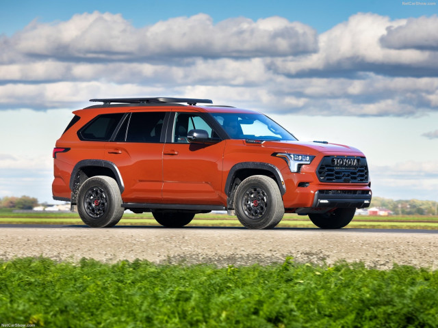 Toyota Sequoia фото