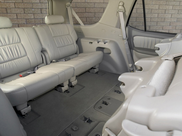 Toyota Sequoia фото