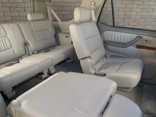 Toyota Sequoia фото