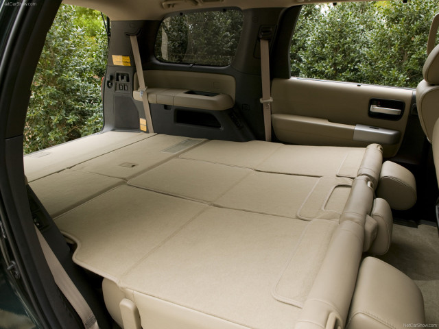 Toyota Sequoia фото