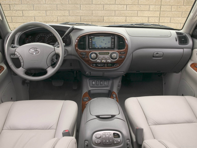 Toyota Sequoia фото