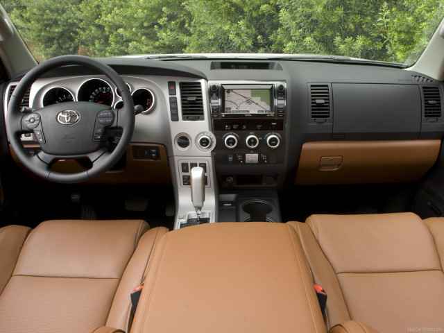 Toyota Sequoia фото