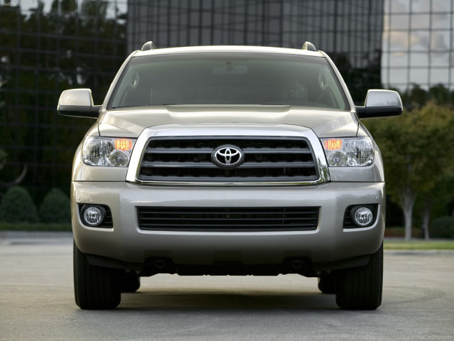Toyota Sequoia фото