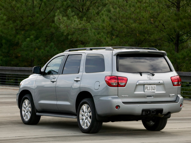Toyota Sequoia фото