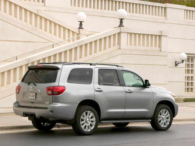 Toyota Sequoia фото