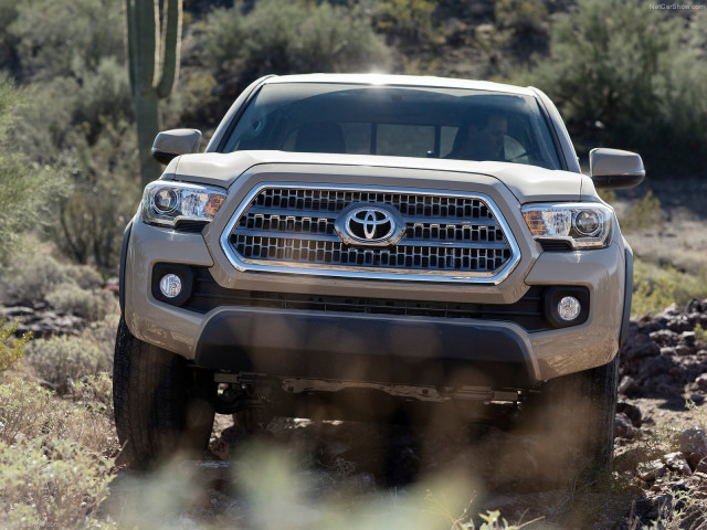 Toyota Tacoma TRD Off-Road фото