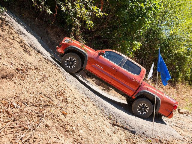 Toyota Tacoma TRD Off-Road фото