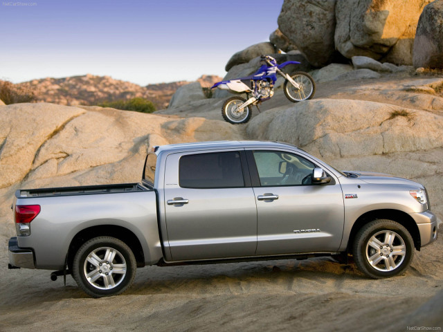 Toyota Tundra CrewMax фото