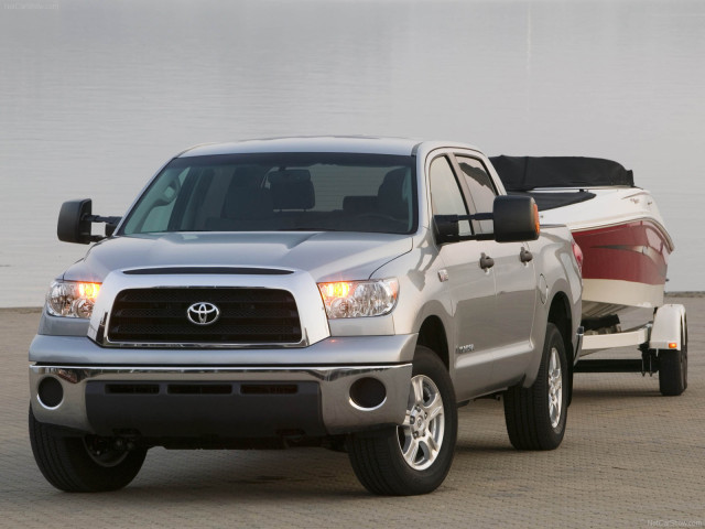 Toyota Tundra CrewMax фото