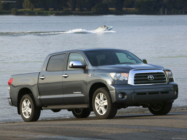 Toyota Tundra CrewMax фото