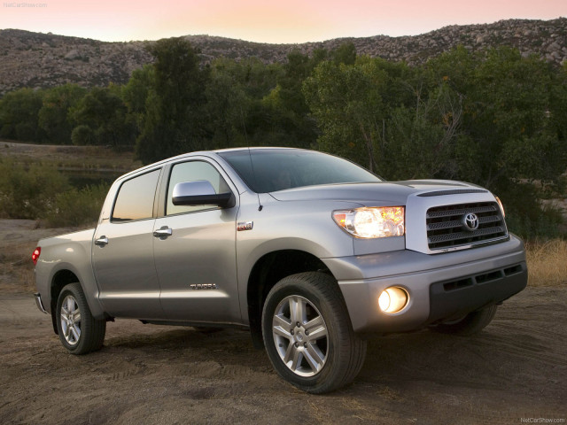 Toyota Tundra CrewMax фото