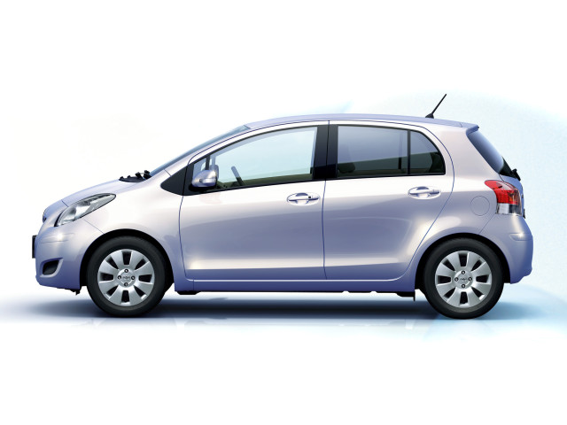 Toyota Vitz фото