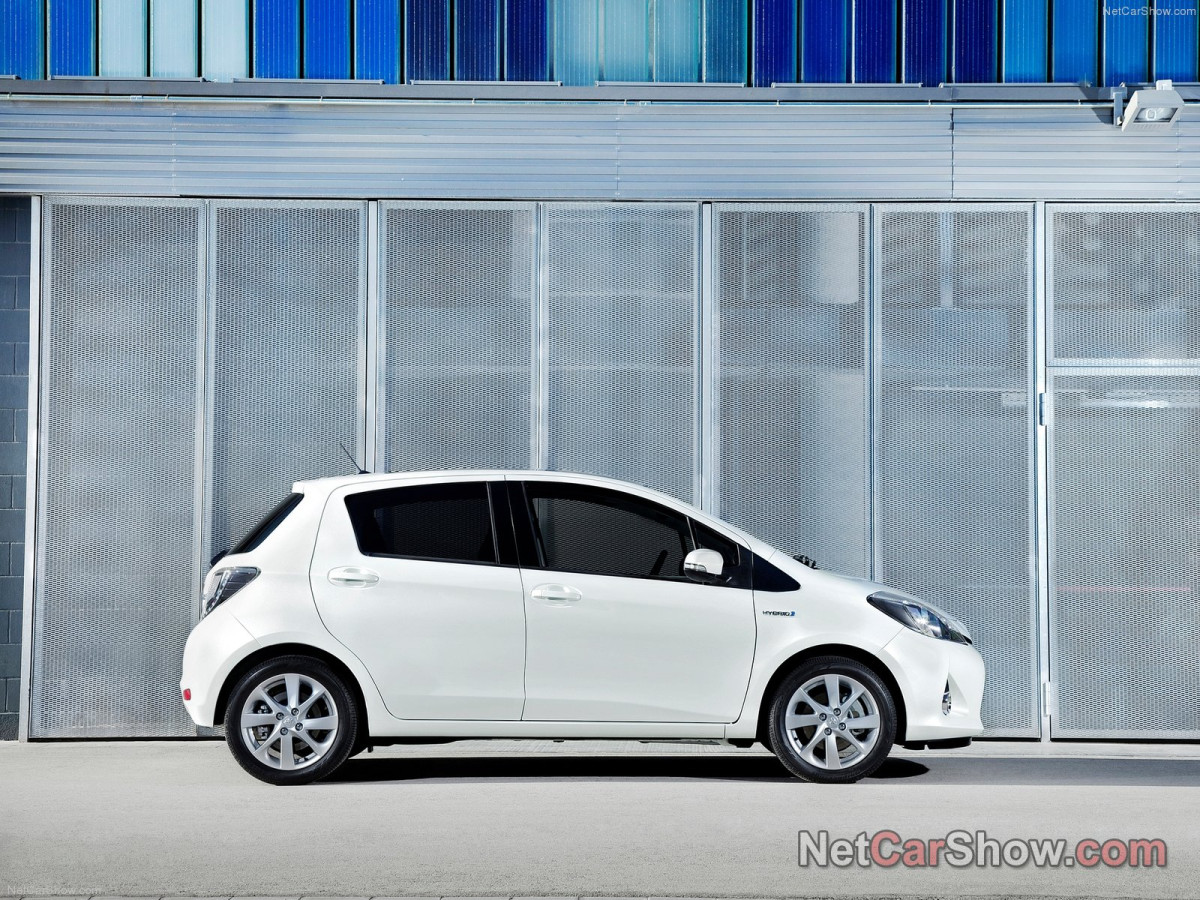 Toyota Yaris Hybrid фото 96017