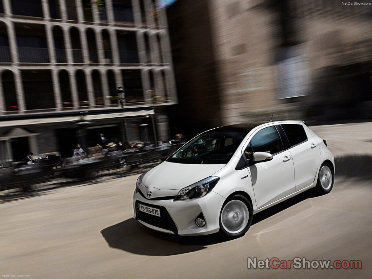 Toyota Yaris Hybrid фото 96021