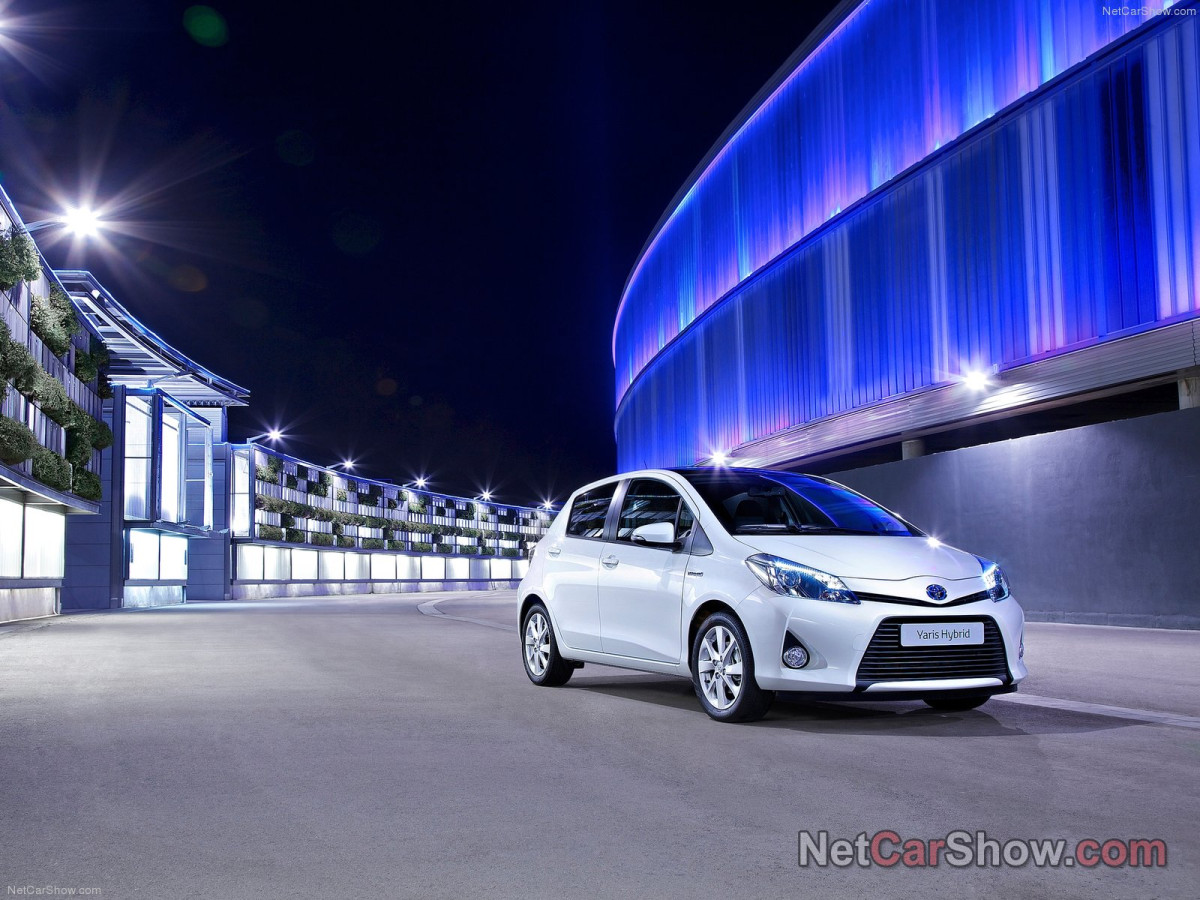 Toyota Yaris Hybrid фото 96025