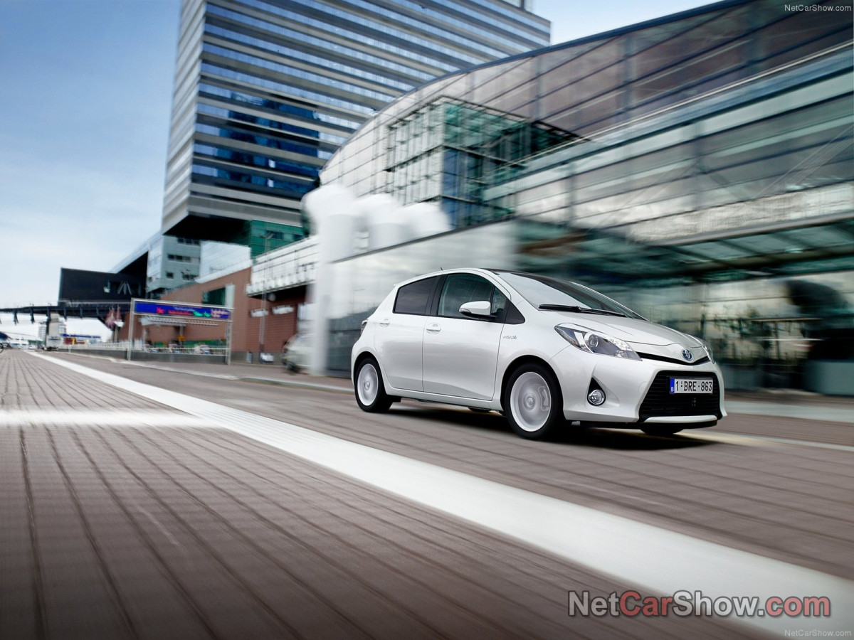 Toyota Yaris Hybrid фото 96026