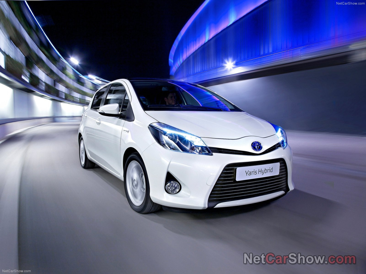 Toyota Yaris Hybrid фото 96028