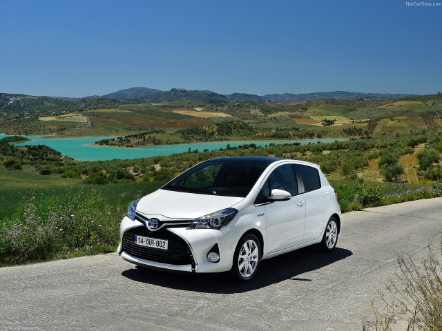 Toyota Yaris фото