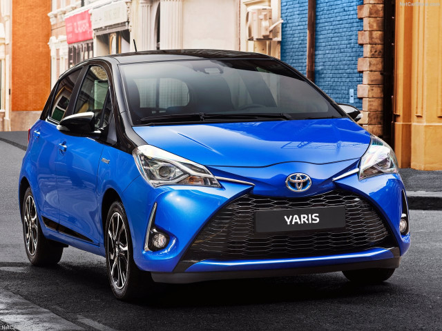 Toyota Yaris фото