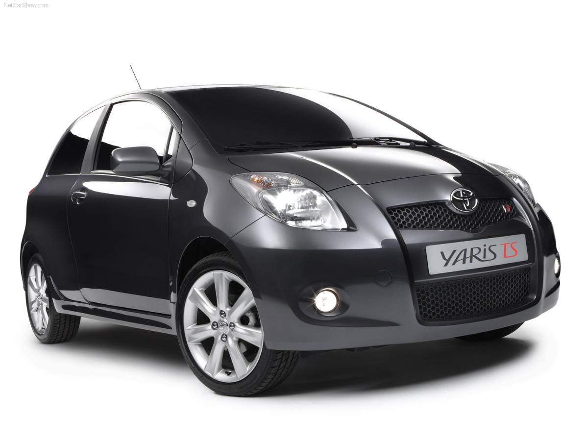 Toyota Yaris фото 32527