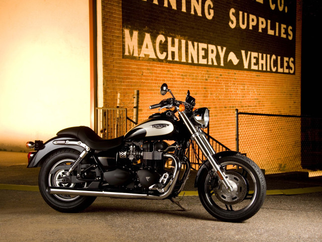 Triumph Speedmaster фото