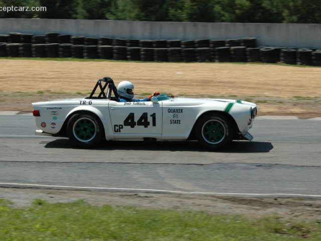Triumph TR6 фото