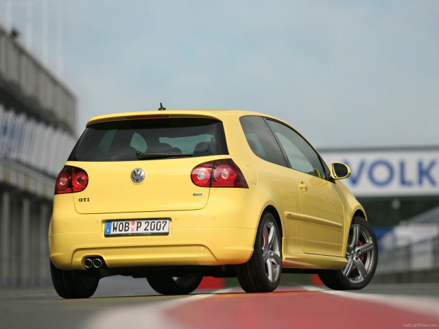 Volkswagen Golf GTI Pirelli фото