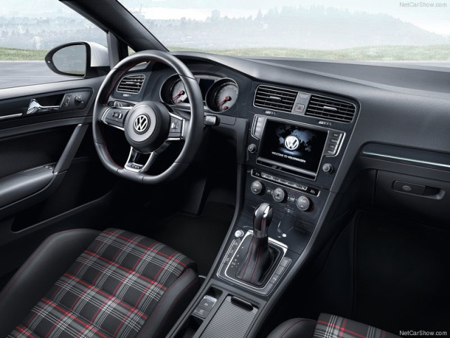 Volkswagen Golf GTI фото