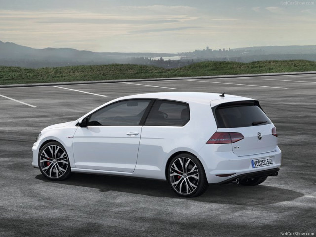 Volkswagen Golf GTI фото